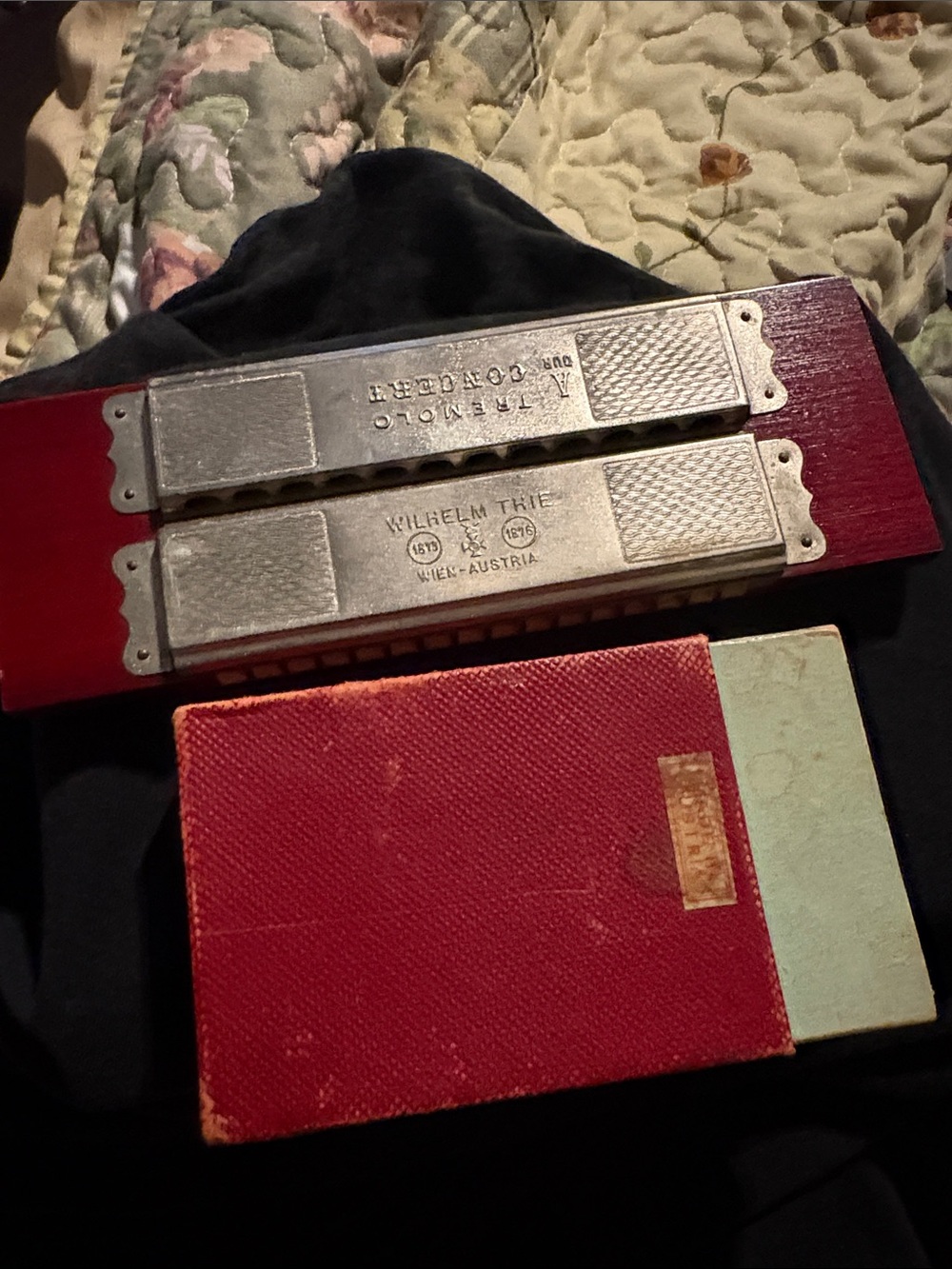 Wilhelm Trie Vintage Harmonica Set in Red